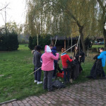 Die Frettchen lernen etwas über Ein-Mann-Zelte