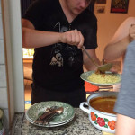 Lukas bekommt endlich sein wohlverdientes Essen!