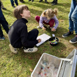 Erst die Unterschrift, dann die Süßigkeiten